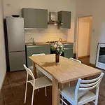 Apartment Historic Old Townhouse In Center Of