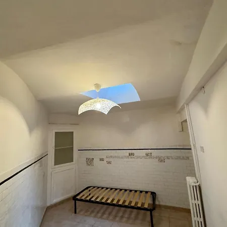 Historic Old Townhouse In Center Of 키에티