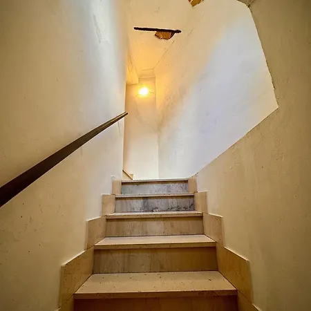 Historic Old Townhouse In Center Of Apartment
