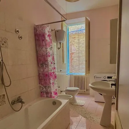 Historic Old Townhouse In Center Of