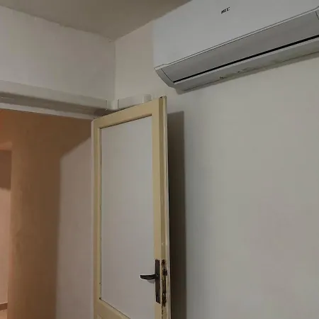 Historic Old Townhouse In Center Of