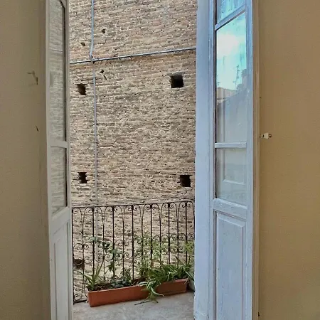 Historic Old Townhouse In Center Of Apartment