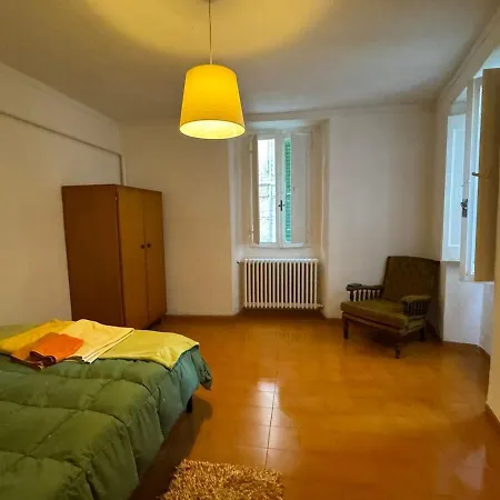 Apartment Historic Old Townhouse In Center Of