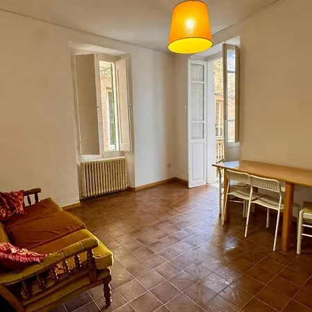 Historic Old Townhouse In Center Of *