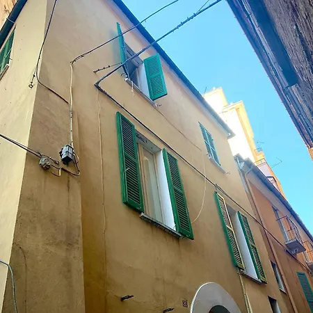 Apartment Historic Old Townhouse In Center Of
