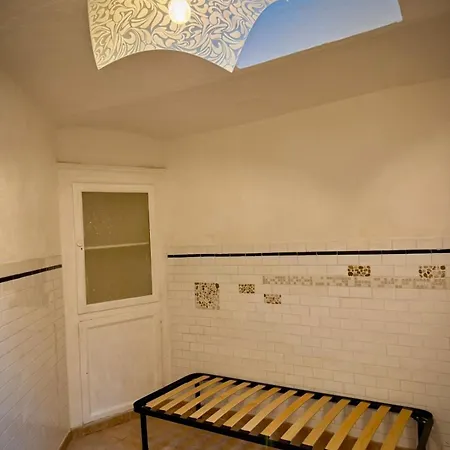Historic Old Townhouse In Center Of *