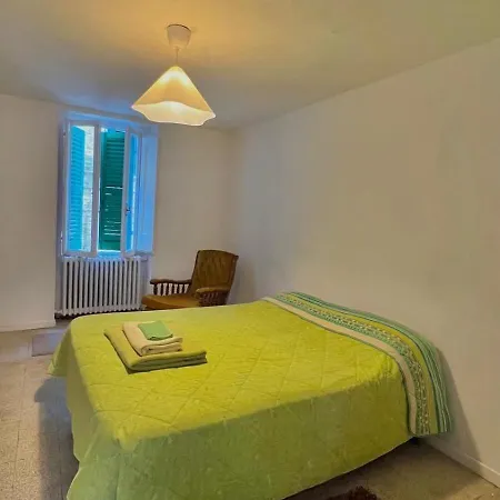Historic Old Townhouse In Center Of Apartment