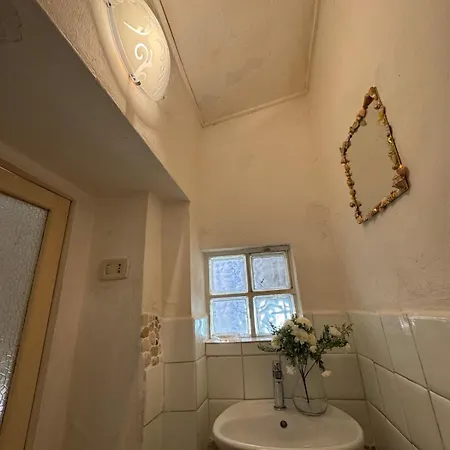 Historic Old Townhouse In Center Of