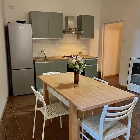 Apartment Historic Old Townhouse In Center Of