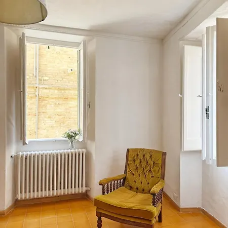 아파트 Historic Old Townhouse In Center Of