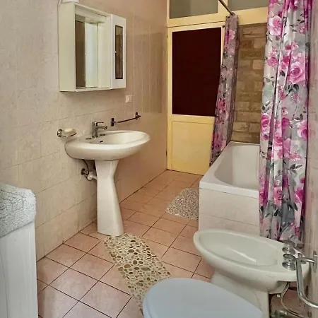 Historic Old Townhouse In Center Of * Chieti
