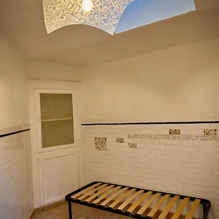 Historic Old Townhouse In Center Of * 키에티