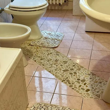 Historic Old Townhouse In Center Of