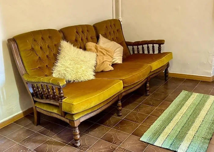 Historic Old Townhouse In Center Of