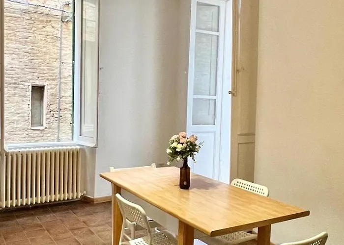 Historic Old Townhouse In Center Of Διαμέρισμα