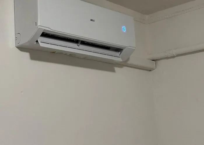 Historic Old Townhouse In Center Of