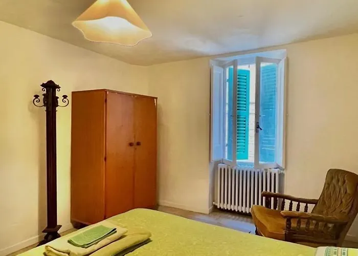 Διαμέρισμα Historic Old Townhouse In Center Of *