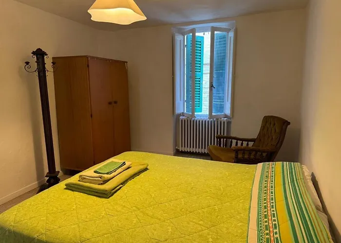 Historic Old Townhouse In Center Of *