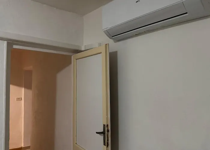 Historic Old Townhouse In Center Of