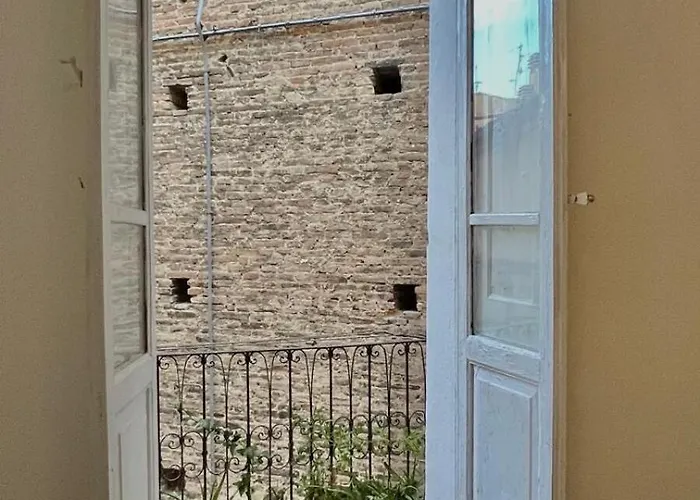 Historic Old Townhouse In Center Of Διαμέρισμα