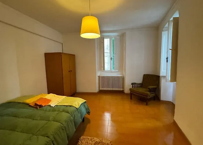 Διαμέρισμα Historic Old Townhouse In Center Of