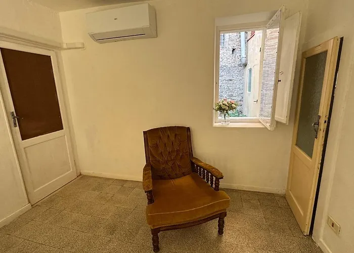 Historic Old Townhouse In Center Of Κιέτι