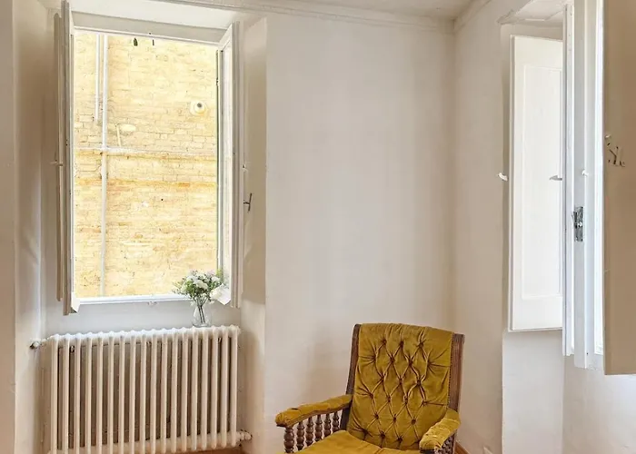 Διαμέρισμα Historic Old Townhouse In Center Of